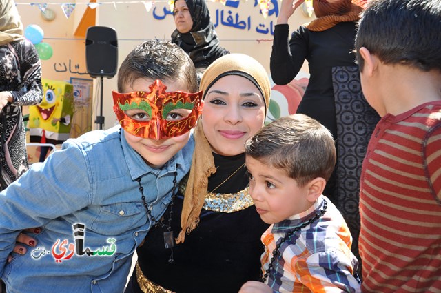 كفرقاسم – فيديو: بساتين الامل, السلام , والمحبة تحتفل بعيد الام على انغام عمو انس وجوقته ..